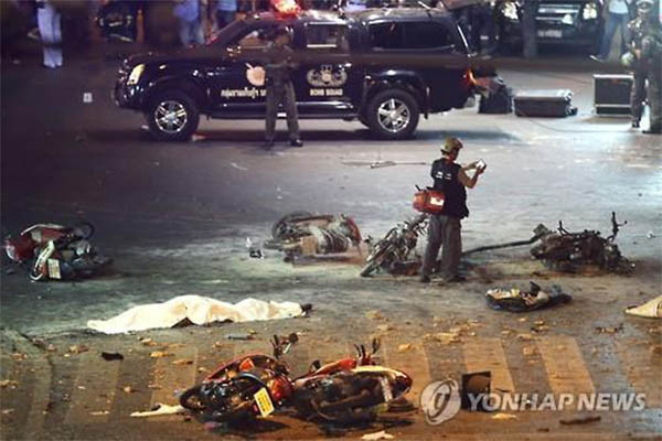 ▲ 지난 17일 오후 7시(현지시간) 태국 방콕 도심에 있는 에라완 힌두 사원 근처에서 폭탄이 터져 21명이 사망하고, 123명이 부상을 입었다. ⓒ연합뉴스. 무단전재 및 재배포 금지.