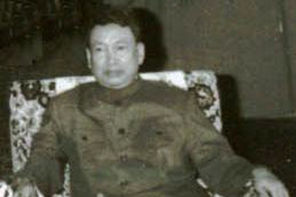 ▲ 캄보디아의 공산주의 계열 무장 독립운동가 폴 포트. 정권을 잡은 뒤 킬링필드를 일으켜 4년 동안 80만 명을 학살했는데, 특히 지식인 계층의 피해가 컸다. ⓒ위키백과