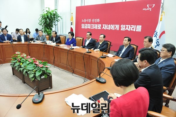 ▲ 새누리당이 노사정위원회로 복귀를 막고 있는 일부 노조에 대해 일제히 비판적 목소리를 냈다. 새누리당 김무성 대표는 "노조원들이 대화자체를 거부하면 국민들의 외면을 받게 될 것"이라고 주장했다. ⓒ뉴데일리 이종현 기자