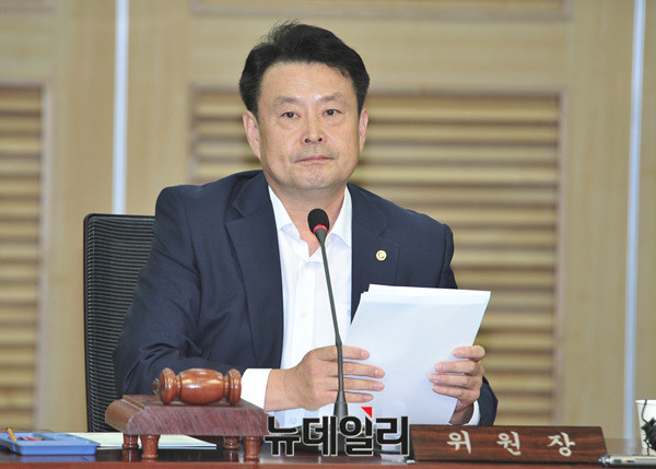 ▲ 선거구획정위원회의 위원장을 맡고 있는 김대년 중앙선거관리위원회 사무차장. ⓒ뉴데일리 이종현 기자