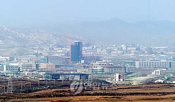 ▲ 최전방 통일전망대에서 바라본 개성공단 일대의 모습. ⓒ연합뉴스. 무단전재 및 재배포 금지.