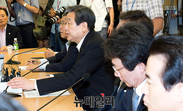 ▲ 북한의 포격 도발이 발생하자 새누리당이 21일 긴급 주요당직자회의를 진행했다. ⓒ뉴데일리 이종현 기자