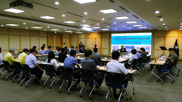 ▲ 구미시가 2015년도 정책과제연구 중간보고회를 개최 하고 있다.@구미시 제공