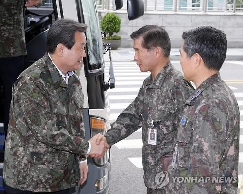 ▲ 새누리당 김무성 대표최고위원이 21일 합동참모본부를 방문했다. ⓒ연합뉴스