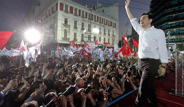 ▲ 지난 1월 25일(현지시간) 총선에서 승리한 뒤 군중들에게 답례하는 알렉시스 치프라스 시리자 당수. 7개월 만에 권력을 내려놓게 됐다. ⓒ'월가를 점령하라(오큐파이닷컴) 화면 캡쳐