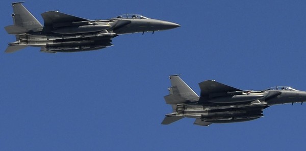 ▲ 22일 한미양국 공군이 무력시위 기동 나선 모습. 전투에 공대공 미사일만 보인다.ⓒ공군