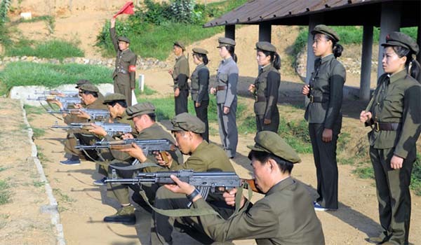 ▲ 북한은 한국의 민심이 '전쟁불사'로 돌아선 것을 확인한 뒤 내부 결속을 위한 대남비방 선전에 열을 올리고 있다. 사진은 북한의 '100만 자원입대' 보도 관련 장면. ⓒ北선전매체-SBS 관련보도 화면캡쳐