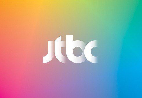 ▲ 통혁당 사건 연루자 신영복(사진)의 글씨체를 사용한 문재인 대선 후보의 슬로건.    ⓒ 조갑제닷컴