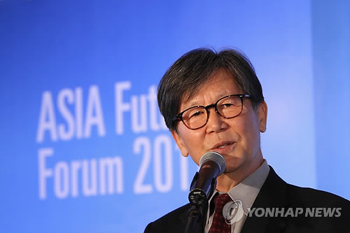 ▲ 통혁당 사건 연루자 신영복(사진)의 글씨체를 사용한 문재인 대선 후보의 슬로건.    ⓒ 조갑제닷컴