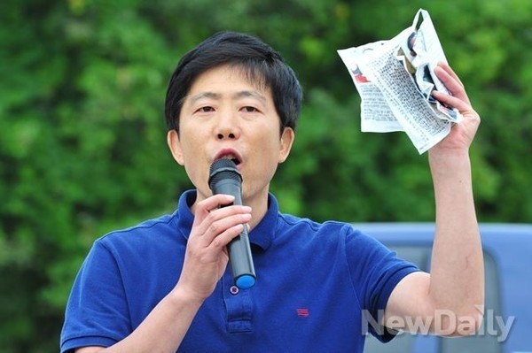 ▲ 과거 대북전단을 살포하기 전 그 취지 등에 대해 설명하는 박상학 자유북한운동연합 대표. ⓒ뉴데일리 DB