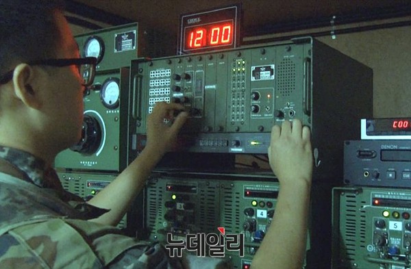 ▲ 25일 정오를 기해 대북 확성기 방송을 중단하고 있는 모습. ⓒ합동참모본부
