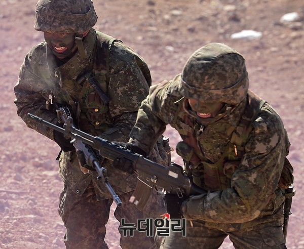 ▲ 훈련 중인 장병들 모습.(자료사진) ⓒ뉴데일리 정상윤 기자