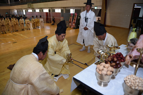 ▲ 영덕군이 벽산 김도현 선생의 나라사랑 정신을 기리고 그 정신을 이어가기 위한 추모행사를 열고 있다.ⓒ영덕군 제공