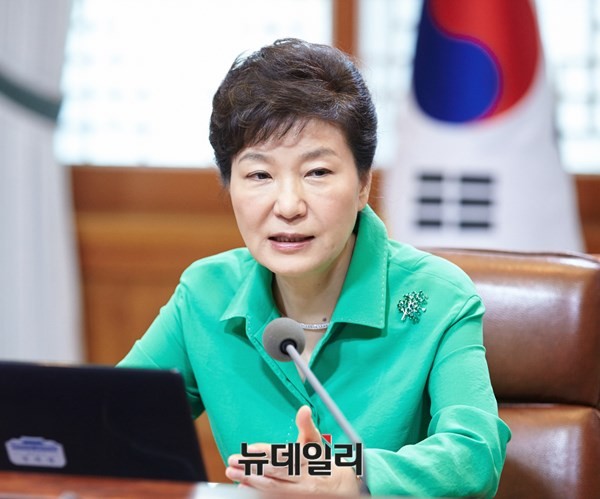 ▲ 북한의 지뢰도발과 포격도발에 단호한 대응으로 북한의 태도변화를 이끌어 낸 박근혜 대통령의 지지율이 크게 올랐다. ⓒ뉴데일리 DB