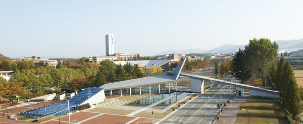 ▲ 영남대는 '2015년도 대학구조개혁평가’에서 최상위인 A등급을 받았다.(영남대 정문)ⓒ영남대 제공