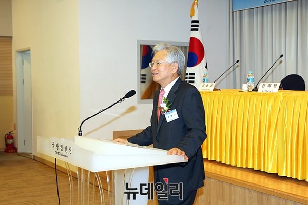 ▲ 2일 한국국방안보포럼(KODEF)주최로 열린 ‘기무사 혁신을 위한 세미나’에서 고영주 방송문화진흥회 이사장이 축사를 하고 있다.ⓒ기무사