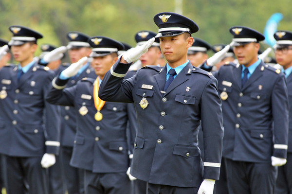 ▲ 제222기 공군 부사관 후보생들이 임관식을 하고 있다 ⓒ뉴데일리
