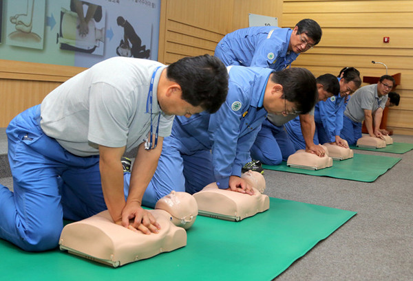 ▲ 포스코는 포항‧서울 등에서 근무하는 사무직원을 대상으로 실생활에 필요한 기초안전교육을 실시하고 있다. ⓒ포스코 제공