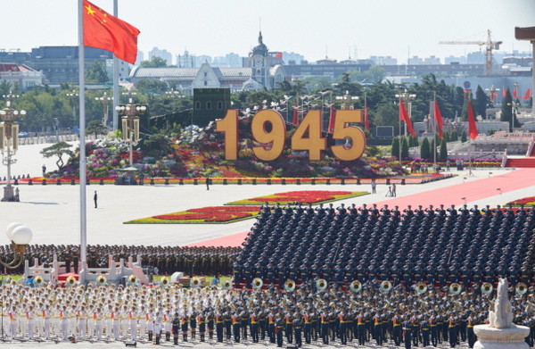 3일 중국 베이징 천안문 광장에서 열병식이 열리고 있다. ⓒ청와대 제공