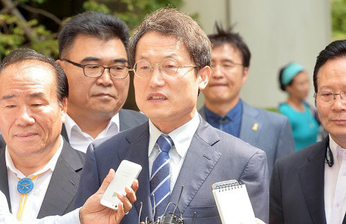 ▲ 4일 오후 조희연 서울시교육감이, 항소심 선고 공판에 참석하기 위해 법정에 들어서고 있다. ⓒ 조선닷컴DB