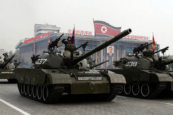 ▲ 북한군이 최신 전차라고 자랑하는 선군호. 한국군의 K1 전차보다 성능이 떨어질 것이라는 분석이 많다. ⓒ北열병식 관련 플릭커 공개사진 캡쳐