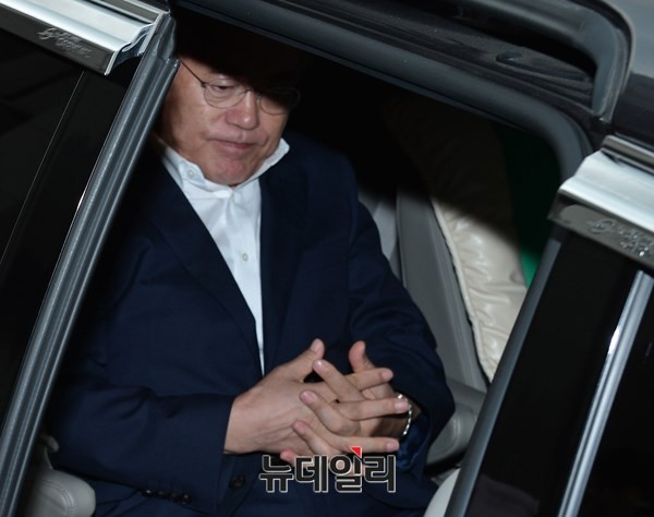 ▲ 국민과 여야 정치권의 뜻이 비례대표 축소로 수렴돼 가고 있는데도, 유독 새정치민주연합 문재인 대표만 고집을 꺾지 않으며 일을 어렵게 만들고 있어, 만약에 무슨 흑심이 있는 것이라면 이를 버려야 한다는 지적이 힘을 얻고 있다. ⓒ뉴데일리 정상윤 기자