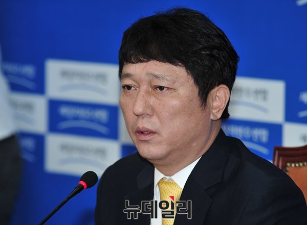 ▲ 새정치민주연합 최재성 총무본부장(사진)은 6일 기자간담회를 열고 안철수 전 대표의 혁신안에 대한 입장 표명은 김한길·박지원 전 대표와는 결이 다르고 충정이 읽힌다고 평가했다. ⓒ뉴데일리 이종현 기자