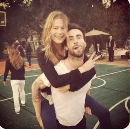 ▲ 애덤 리바인,베하티 프린슬루ⓒ인터넷커뮤니티