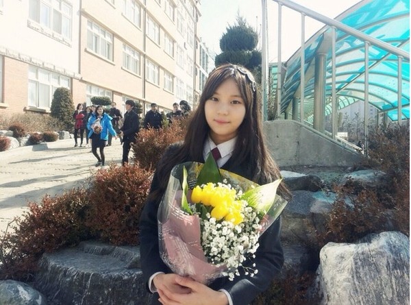 ▲ 여자친구 엄지ⓒ인터넷커뮤니티