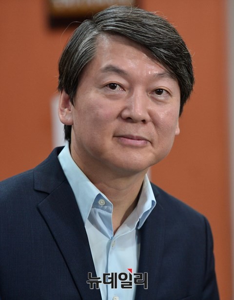 ▲ 새정치민주연합 안철수 전 대표가 새정치연합 문재인 대표를 향해 우회적으로 사퇴를 촉구했다. ⓒ뉴데일리 정상윤 기자