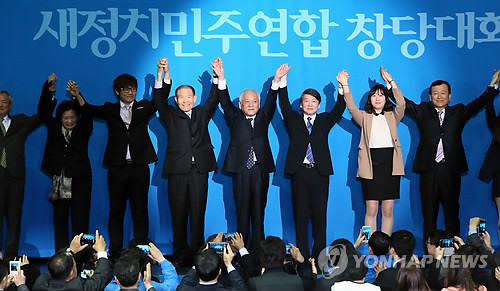 ▲ 2014년 3월 26일 기존의 민주당이 안철수 의원의 세력인 새정치연합과 통합하면서 새정치민주연합을 창당했다. ⓒ연합뉴스