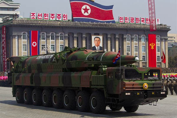 ▲ 과거 열병식에 등장한 KN-08 탄도탄. 대륙간 탄도탄(ICBM)으로 추정된다. ⓒ北선전매체 방송화면 캡쳐