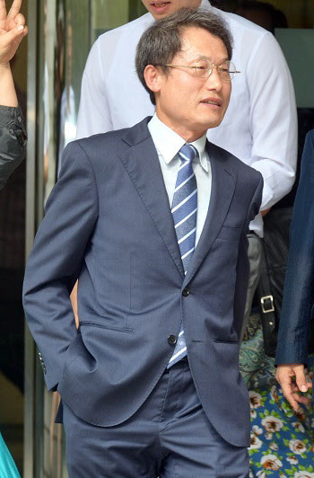 ▲ 4일 오후 선고유예 항소심 선고가 끝난 뒤 법정을 나서는 조희연 서울시교육감. ⓒ 조선닷컴