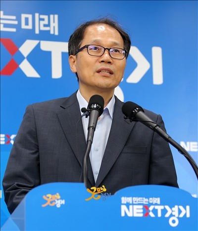 ▲ 10일(목) 오전 경기도청 브리핑룸에서 황성태 경기도 기획조정실장이 ‘경기도일자리재단' 설립 추진 계획을 발표하고 있다. ⓒ 경기도 사진 제공