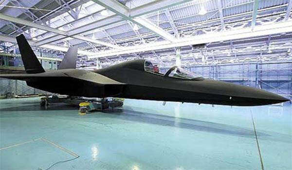 ▲ 일본이 국산 스텔스 전투기 개발을 위해 제작한 스텔스 시험기 ATD-X의 모형. ⓒ조선닷컴 보도화면 캡쳐