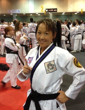 ▲ 도장 수련장 벽엔 미국기와 태극기로 장식된 ATA 대형로고가 붙어있다.