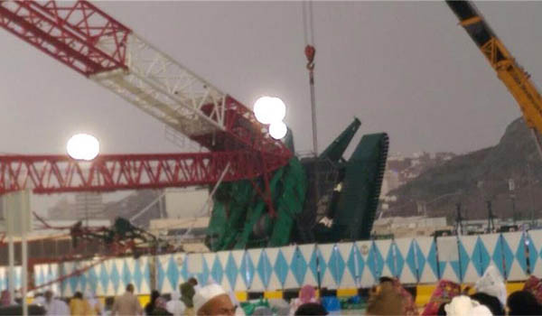 지난 11일 오후 5시 10분(현지시간) 사우디아라비아의 메카 그랜드 모스크에서 타워크레인이 붕괴, 100명 이상이 사망하고 240여 명이 다쳤다. ⓒ알 자지라 보도화면 캡쳐