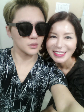 ▲ 김준수와 어머니 ⓒ김준수 트위터