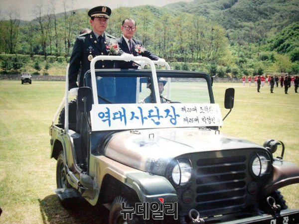 ▲ 역대 3사단장 초청행사에 참석한 박정인 장군(오른쪽)의 모습. ⓒ박홍건
