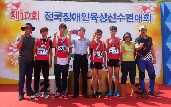 ▲ '제10회 전국장애인육상선수권대회'에서 우수한 성적을 거둔 울산태연학교 육상 선수들ⓒ뉴데일리