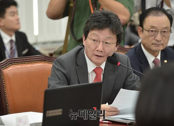 ▲ 유승민 새누리당 의원이 14일 국회에서 열린 병무청 국정감사에서 질의를 하고 있다. ⓒ뉴데일리 정상윤 기자