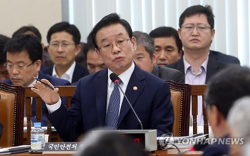 ▲ 15일 오전 국회에서 열린 안정행정위원회 국민안전처에 대한 국정감사에서 박인용 국민안전처 장관이 답변하고 있다.ⓒ연합뉴스