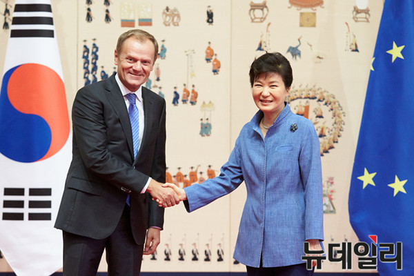 ▲ 박근혜 대통령이 15일 오후 청와대에서 도날드 투스크(Donald Tusk) 유럽연합(EU) 상임의장과 정상회담을 갖고 있다. ⓒ뉴데일리