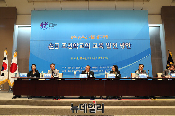 ▲ 발표 후 진행된 토론회에서 진희관 인제대 통일학부 교수와 김인덕 청암대 교수는 조선학교에 대한 정부차원의 관심과 대안이 필요하다고 강조했다. ⓒ민주평통