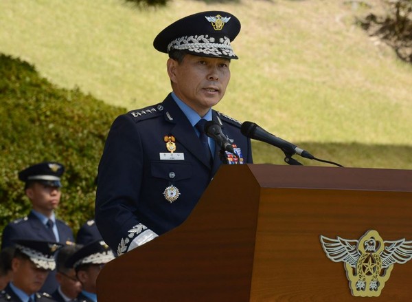 ▲ 17일 제35대 정경두 공군참모총장이 취임사를 하고 있는 모습.ⓒ공군