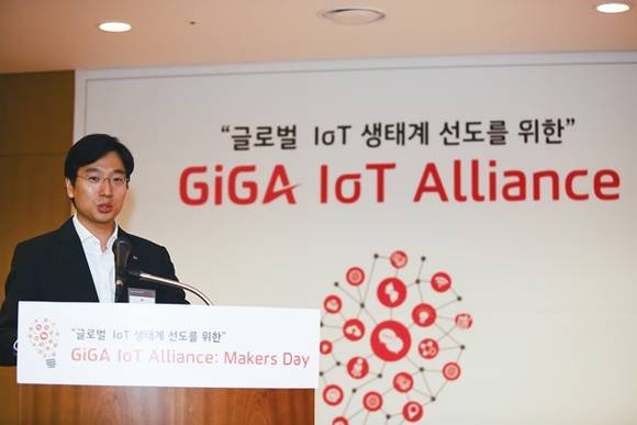 ▲ 제 1회 olleh GiGA IoT Alliance Makers Day에서 KT 미래융합사업추진실 김석준 상무가 IoT 생태계 활성화방안에 대해 설명하고 있다.ⓒKT