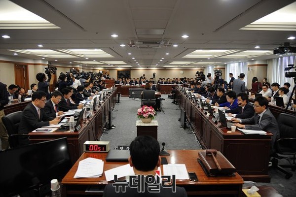 ▲ 국회 정무위원회의 금융감독원에 대한 국정감사가 15일 오전 서울 영등포구 여의도 금융감독원에서 열리고 있다. ⓒ뉴데일리 정재훈 기자