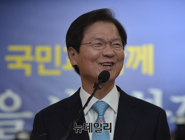 ▲ 무소속 천정배 의원이 20일 의원회관에서 기자회견을 갖고 신당 창당을 선언했다. 천정배 의원은 이날 기자회견에서 10월 중 추진위 발족, 12월 중 창준위 출범을 거쳐 내년 1월까지 신당 창당을 완료하겠다는 정치 일정을 제시했다. ⓒ뉴데일리 정상윤 기자