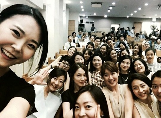 ▲ 이병헌과 인증샷을 찍고 있는 배우 크리스 프랫.