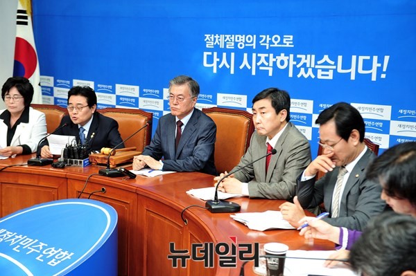 ▲ 새정치민주연합은 23일 최고위원회의에서 전날 탈당과 신당 창당을 선언한 박주선 의원을 강도 높게 비난하며 초조함을 드러냈다. 전병헌 최고위원은 민주 60년 정통성을 거론했고, 오영식 최고위원은 직접적인 공세를 가했다. ⓒ뉴데일리 이종현 기자